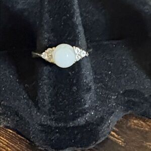 Beautiful Pearl and Clear Gemstones Ring size 7